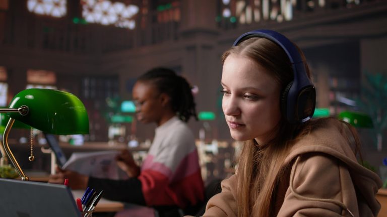 How a Luton Teen Outsmarted a Scam Call Centre Using AI Voices