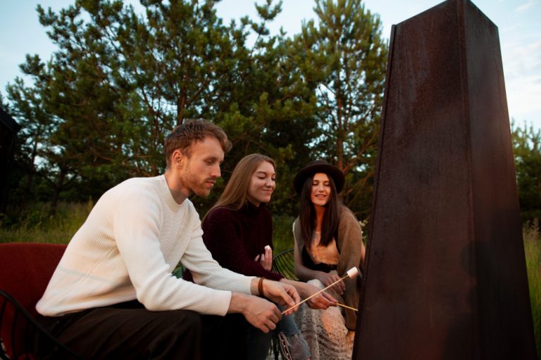 Why Therapy Groups Are Popping Up in London Parks at Midnight Why Therapy Groups Are Popping Up in London Parks at Midnight