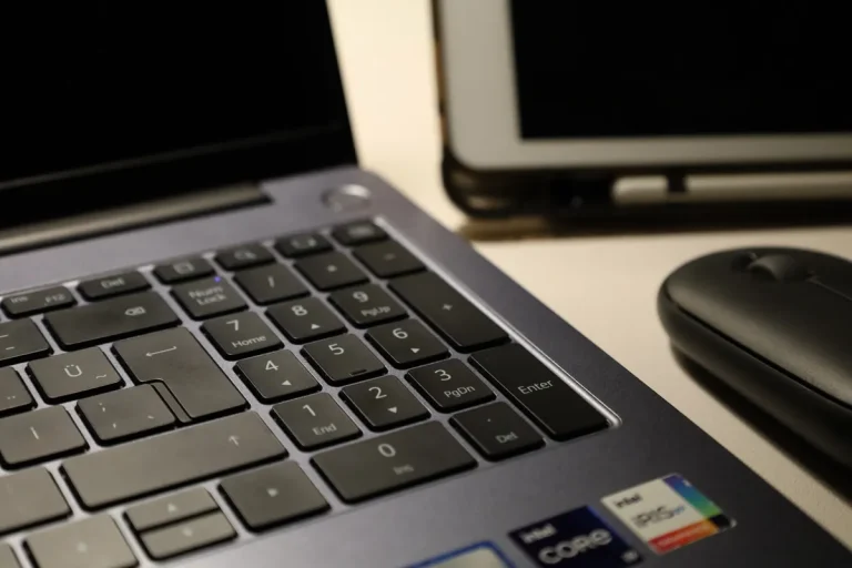 Apple Back-to-School Gift Card Offer: Up to $150 with MacBook or iPad Apple back-to-school gift card